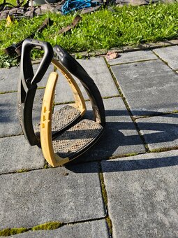Prodej vybavení na koně- sedlo, uzdecky, podsedlovky, deky.. - 8