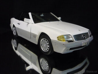 Mercedes Benz 500 SL Soft Top Revell 1/18 - 8