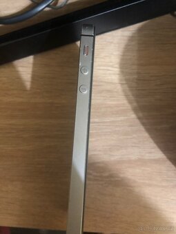 iPhone SE 2016 - 8