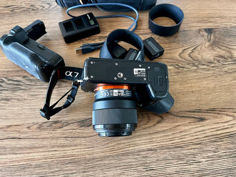 Prodám Sony A7 II + Sony FE 50mm f/1.8 + battery grip atd... - 8