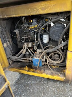 VIBRAČNÍ VÁLEC BOMAG BW 184 , ROK 2004 - 8
