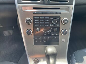 Volvo XC60 2.4D 136kw, 4x4, automat, xenony, servisované - 8