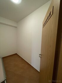 Pronájem prostorného bytu 1+kk, 53 m2, Praha 8-Střížkov - 8