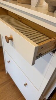 IKEA HEMNES botník se 2 přihrádkami – bílý, výborný stav - 8