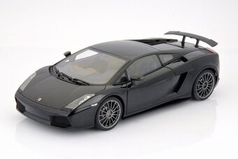 Prodám modely aut 1:18 Autoart - 8
