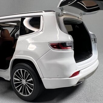 Jeep Grande Commander 1:18 - 8