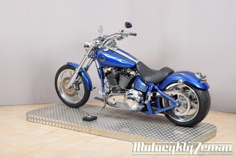 Harley-Davidson FXCWC Softail Rocker C 2010 - 8