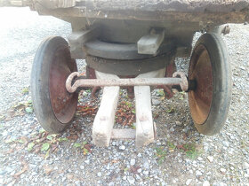 Starý dřevěný malý vozík - kárka. - 8