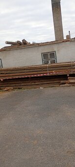 Staré trámy staré krovy  a staré desky - 8