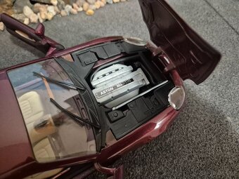 Prodám model 1:18 Aston Martin DB7 - 8