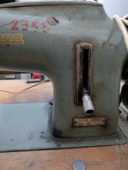 Průmyslové ramenné šicí stroje - 8