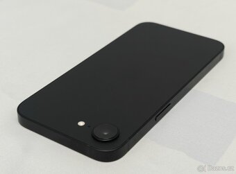 Apple iPhone 16e - 8