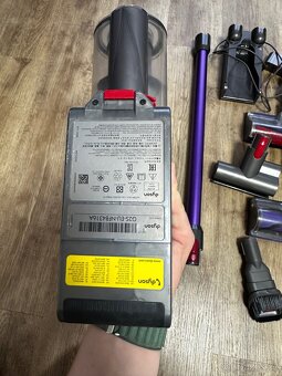 Dyson v11 - 8