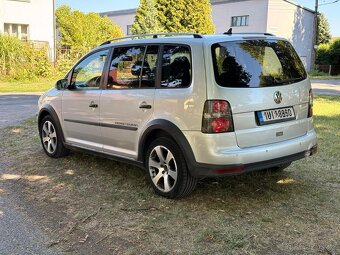 VOLKSWAGEN TOURAN Cross - 8