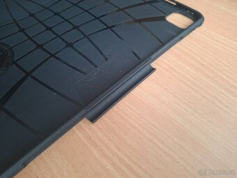Pouzdro Spigen iPad Pro 11 - 8