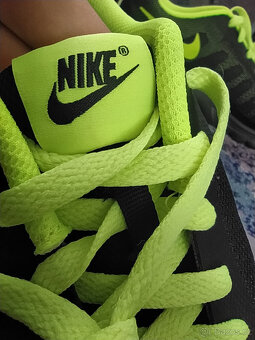 Tenisky Nike Air Max Invigor, velikost 39 - 8