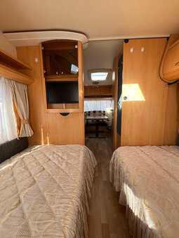 Karavan Hobby De Luxe 495 UL 2009, Předstan Isabella, TV - 8