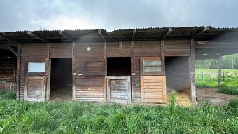 Stáj pro koně s boxy a seníkem - 8