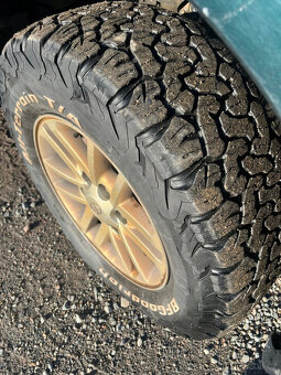 TOYOTA HILUX DOUBLE CAB 3 l Di - 8
