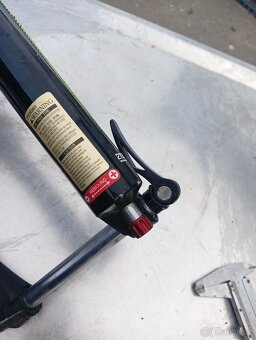 Vidlice SUNTOUR 27.5 10xcr 120mm s pevnou osou - 8