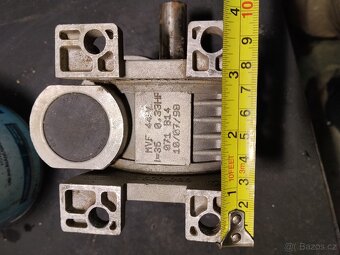 Uhlová prevodovka 1:35 - 8