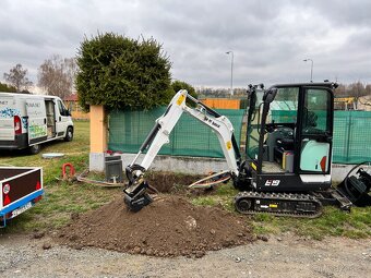 Zemní práce minibagrem Bobcat E19 - 8