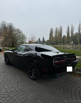 Dodge challenger 5.7 rok 2022 najeto 28000 km - 8
