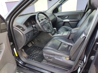 Volvo XC90 2,4 D AWD/servis/TOP/bezkoroze - 8