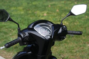Netrav mládí v koloně, pronajmi si spolehlivý skútr Honda - 8