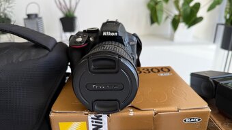 NIKON D D5300 + příslušenství. - 8