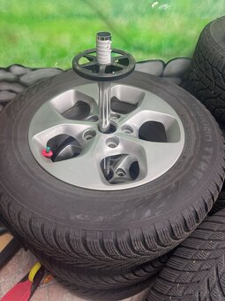 Chrysler Pacifica komplet zimní kola 235/65 R17 - 8