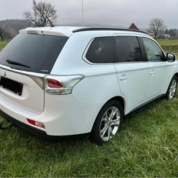Mitsubishi Outlander INTENSE 2,2 DI-D 4x4 Automat 7 míst DIE - 8