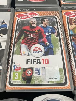 Prodej velké PSP sbírky – 2 konzole, 2 pouzdra, 4 baterie - 8