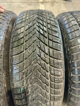 Prodám komplet zimní kola na Mazdu cx-30 vč. disků, ventilků - 8