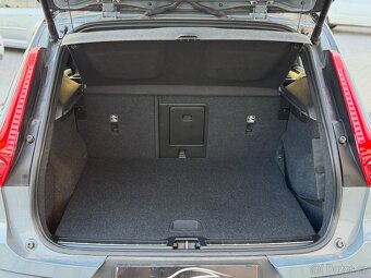 Volvo XC40 D3 R-Design AWD A/T - 8