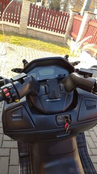 Suzuki Burgman 650 - 8