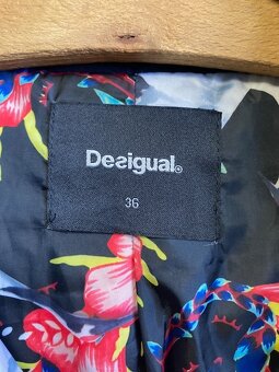 kabát Desigual velikost 36 - 8