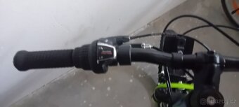 Author matrix 24". - 8