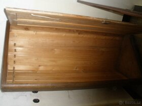 Starožitná rohová skříń - 8