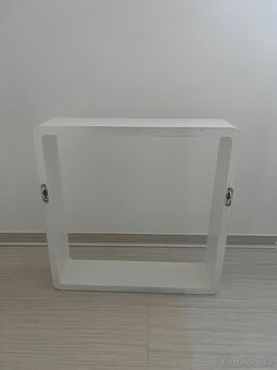 Sada 4 čtvercových polic - 8