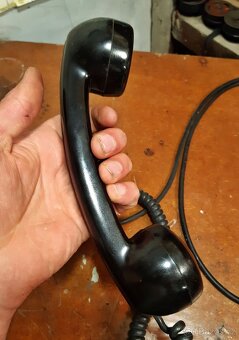 Bakelitový telefon TESLA z roku 1978 - 8
