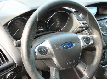 Ford Focus, 1,6 16V hatchback park.senzory,vyhř.sedadla - 8