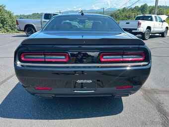 Dodge Challenger R/T 2023, manuál, zadní pohon - 8