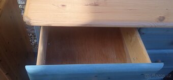 Dřevěná komoda se zásuvkami - 8