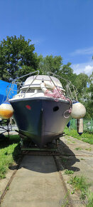Kajutová laminátová loď s Flybridge - hausboat Tdiesel 91 kW - 8