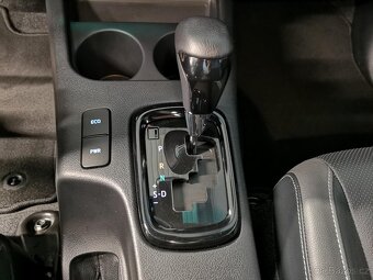 Toyota Hilux Extra Cab 2.8 D-4D Invincible 4x4 - ZÁRUKA - 8