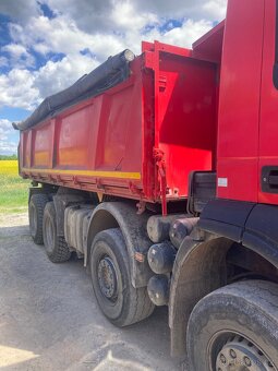 Iveco Trakker 8x4 třistranný sklápěč - 8