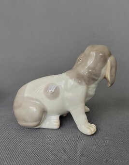 Sedící a smutný porcelánový figurky štěňata Bígl styl Lladro - 8