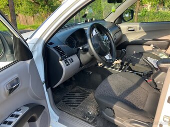 Mitsubishi L200 2,5 - 8