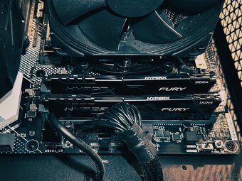 Prodám herní PC (i7, GTX 1660, 32G DDR4, 1.5TB SSD)+display - 8